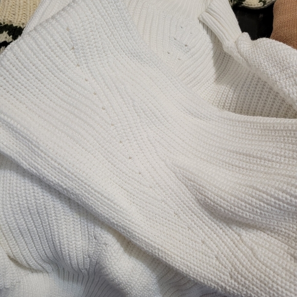 Forever 21 Ivory Cable Knit Sweater Size Small - Picture 8 of 10